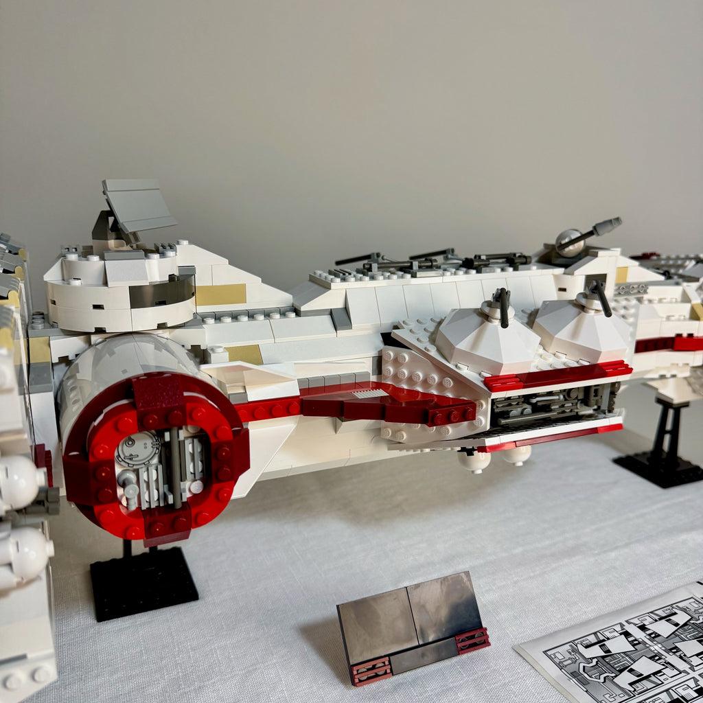 10019 (Used 100% Complete) LEGO Star Wars UCS Rebel Blockade Runner
